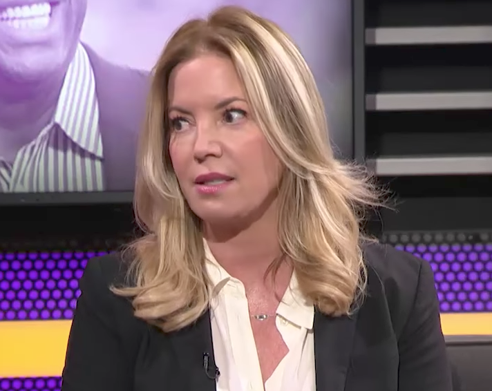 k1体育科室-ESPN证实：湖人易主后 是珍妮亲自解雇了她的所有兄弟姐妹