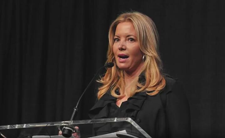 K1体育登录-珍妮曾当面告诉后妈生的弟弟：根据老爸的承诺 你根本不该出生