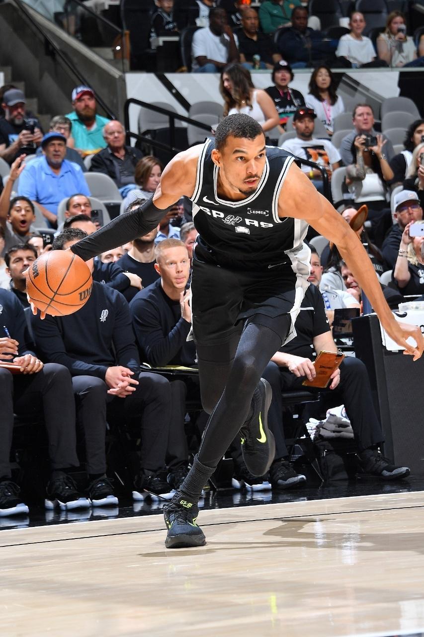 K1体育入口-文班38+16+5帽历史第二马刺大胜活塞 福克斯29分坎宁安26+8